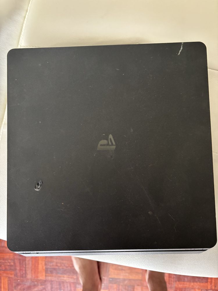 Ps4 slim com comando e jogo 500Gb