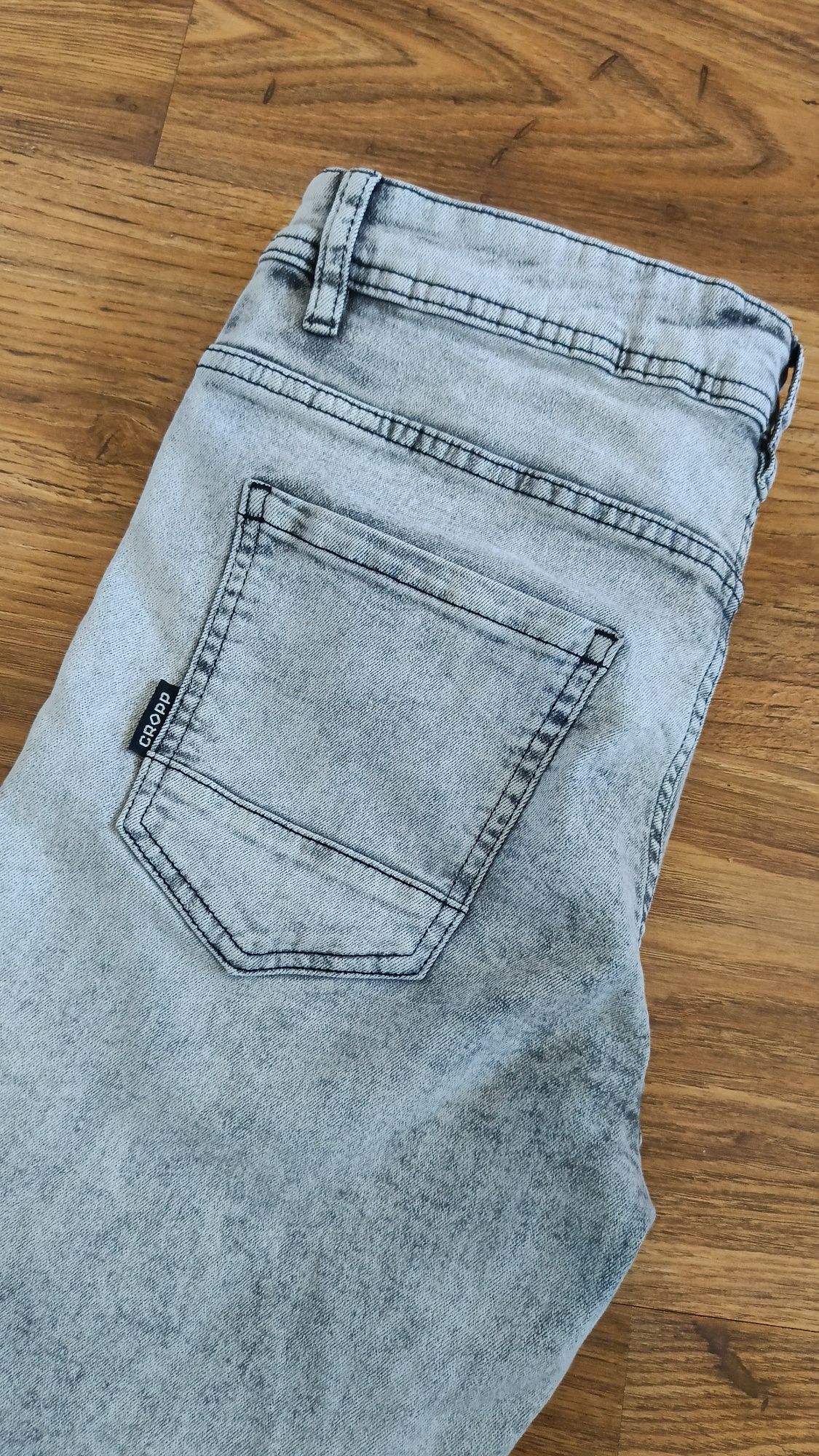 Szorty spodenki jeansowe męskie młodzieżowe Cropp 28