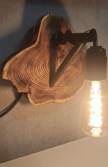 Стіновий світильник. Декор