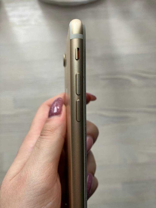 Продам IPhone 7 32Gb Gold