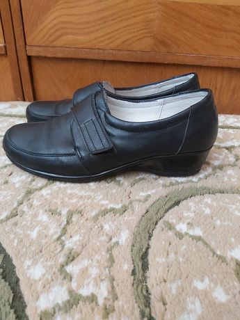 Продам женские кожаные туфли р 37