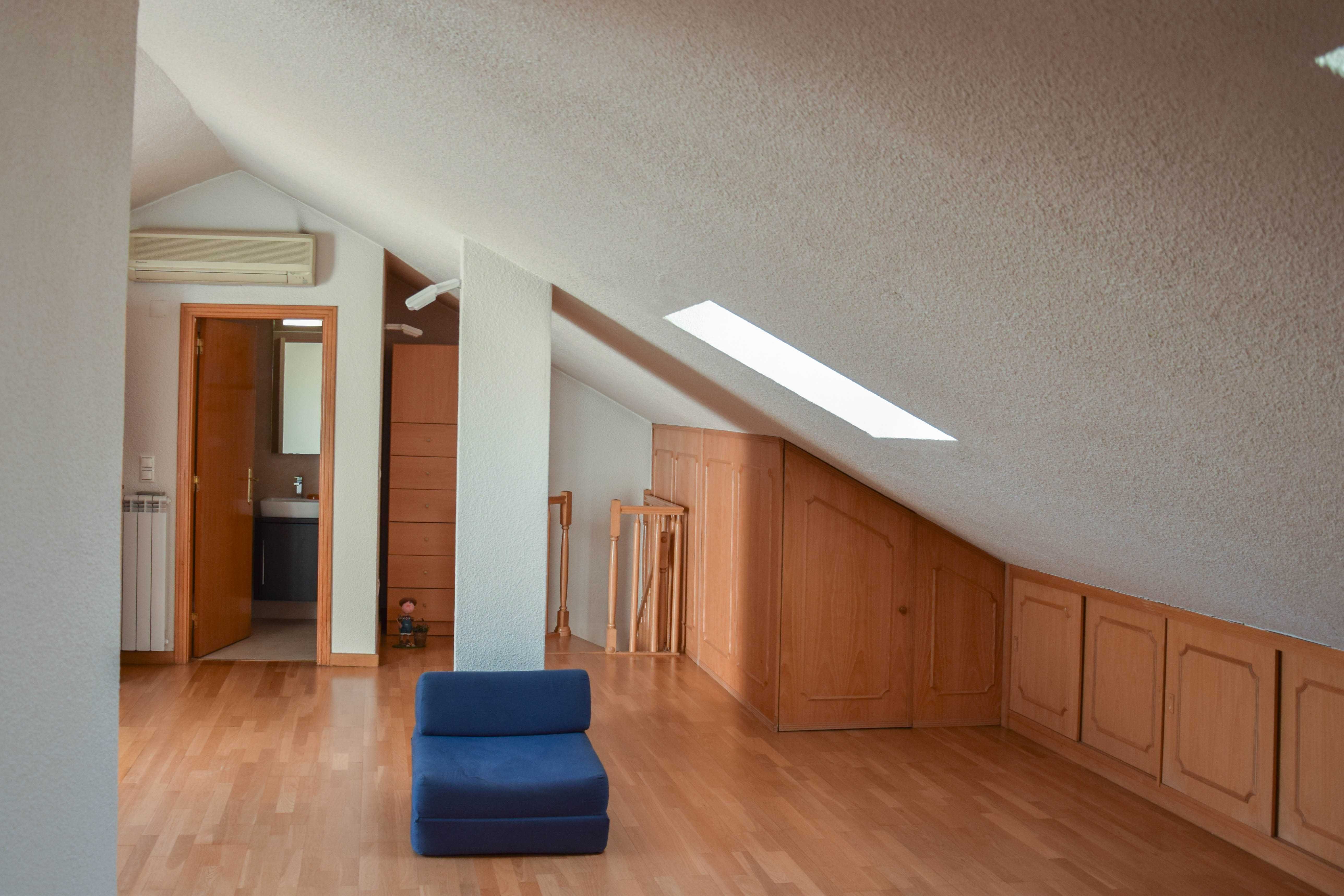 Apartamento T2 + 1  em  Algés (Negociável)