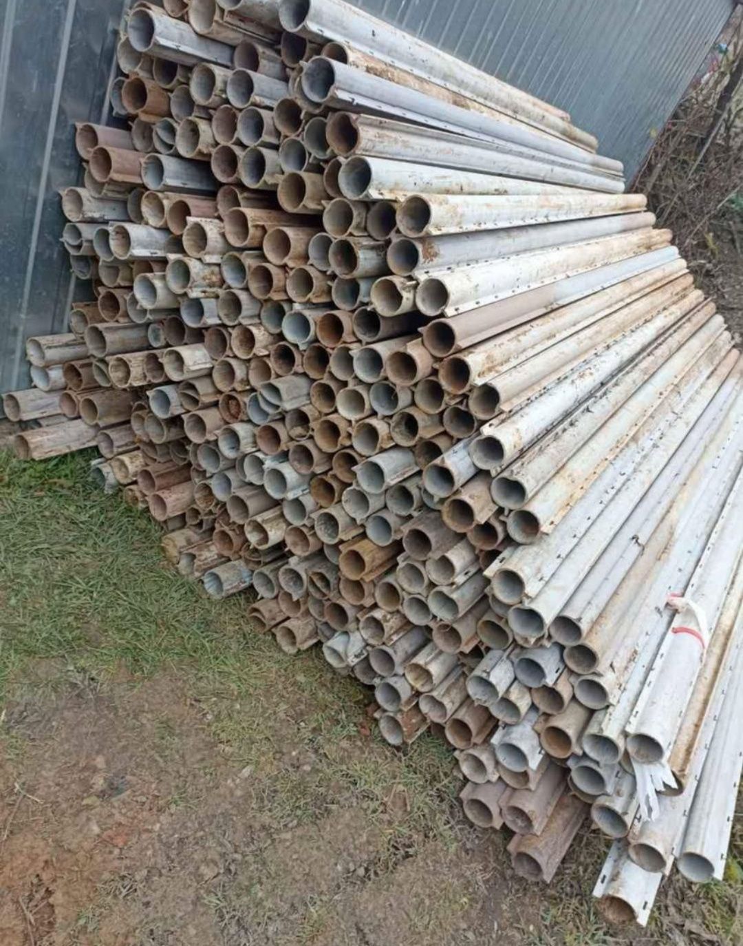 Oryginał Niemieckie słupki plastikowe ogrodzeniowe 250cm