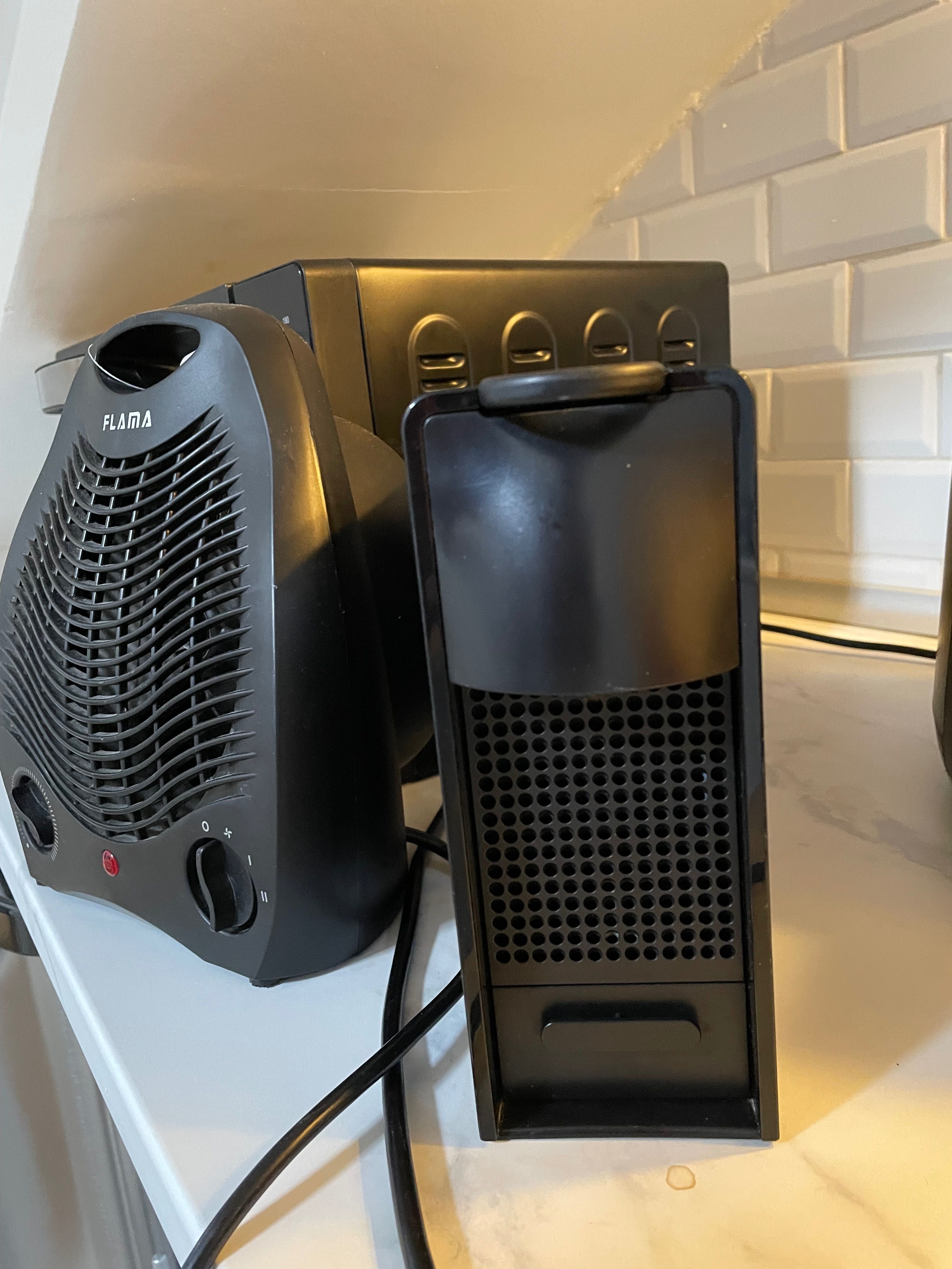 Aquecedor, cafeteira Nespresso e forno