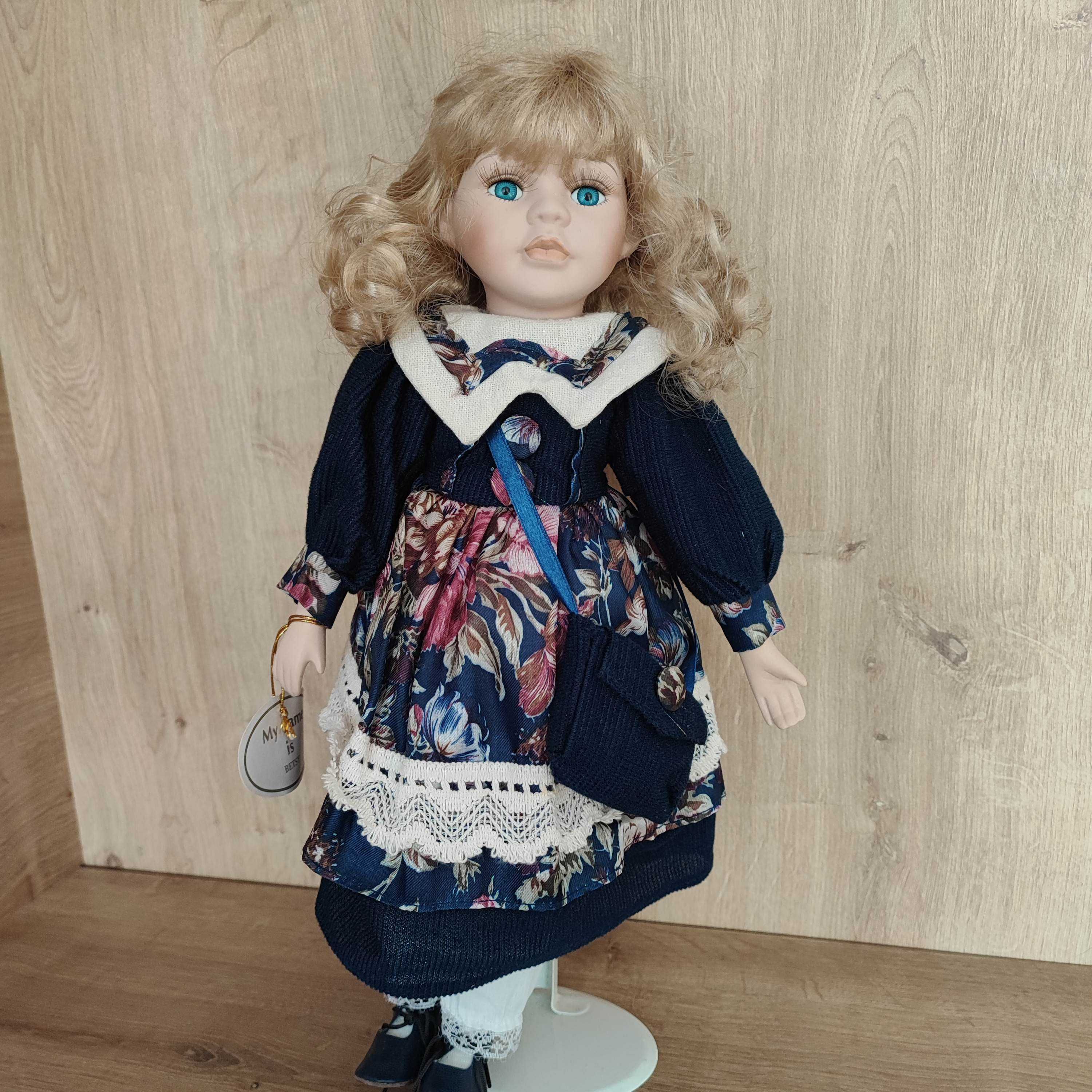 BETSY Lalka kolekcjonerska (collectible porcelain doll)