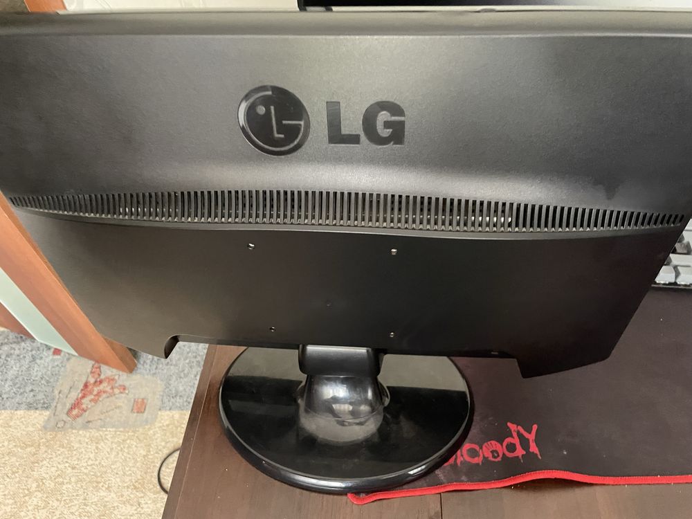 Монитор LG FLATRON W2243T