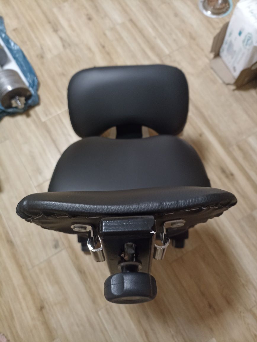 Klękosiad krzesło ergonomiczne