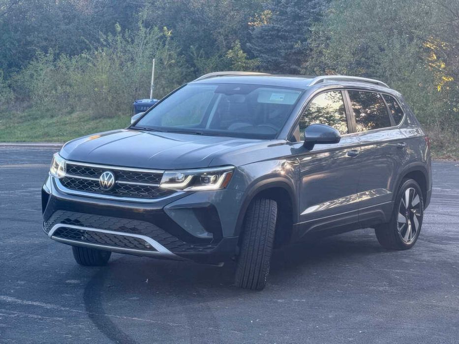 Volkswagen Taos      2024