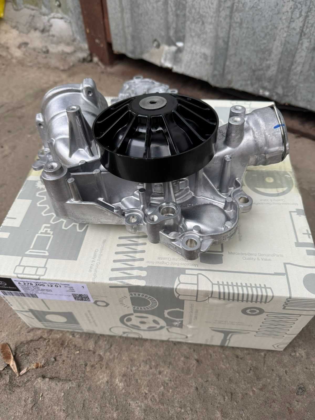 Насос водяной Mercedes M278 / ML W166 GL X166 E C207/W212 / CL / S222