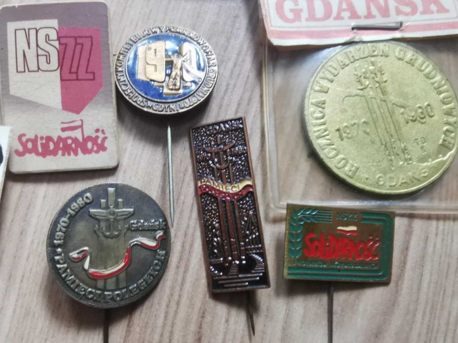 Zestaw odznak o tematyce - Solidarność- Gdańsk.