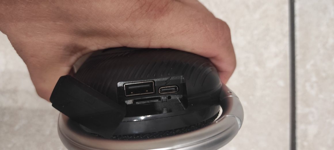 Głośnik Bluetooth,z USB ,wejście karta sd,ma zapięcie do paska