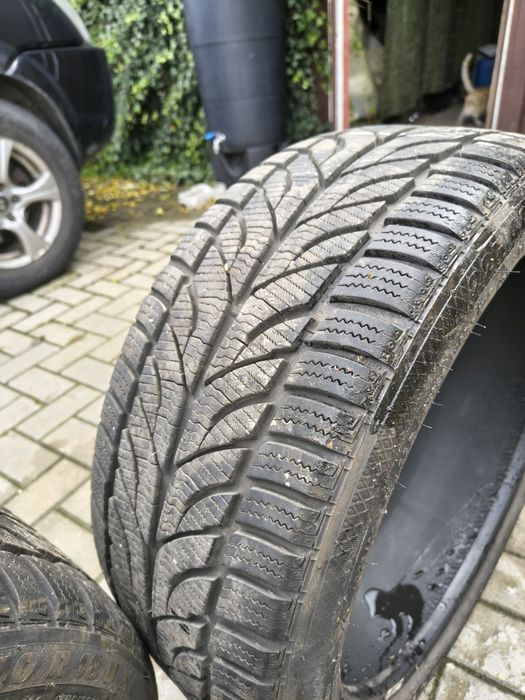 Używane (1 sezon) opony zimowe paxaro 225/40 R18 92V