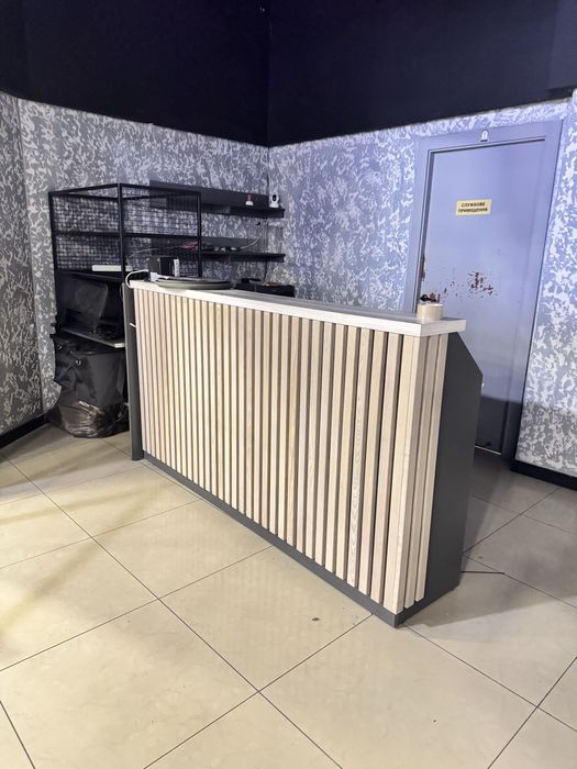 Рецепція, тумба і полички