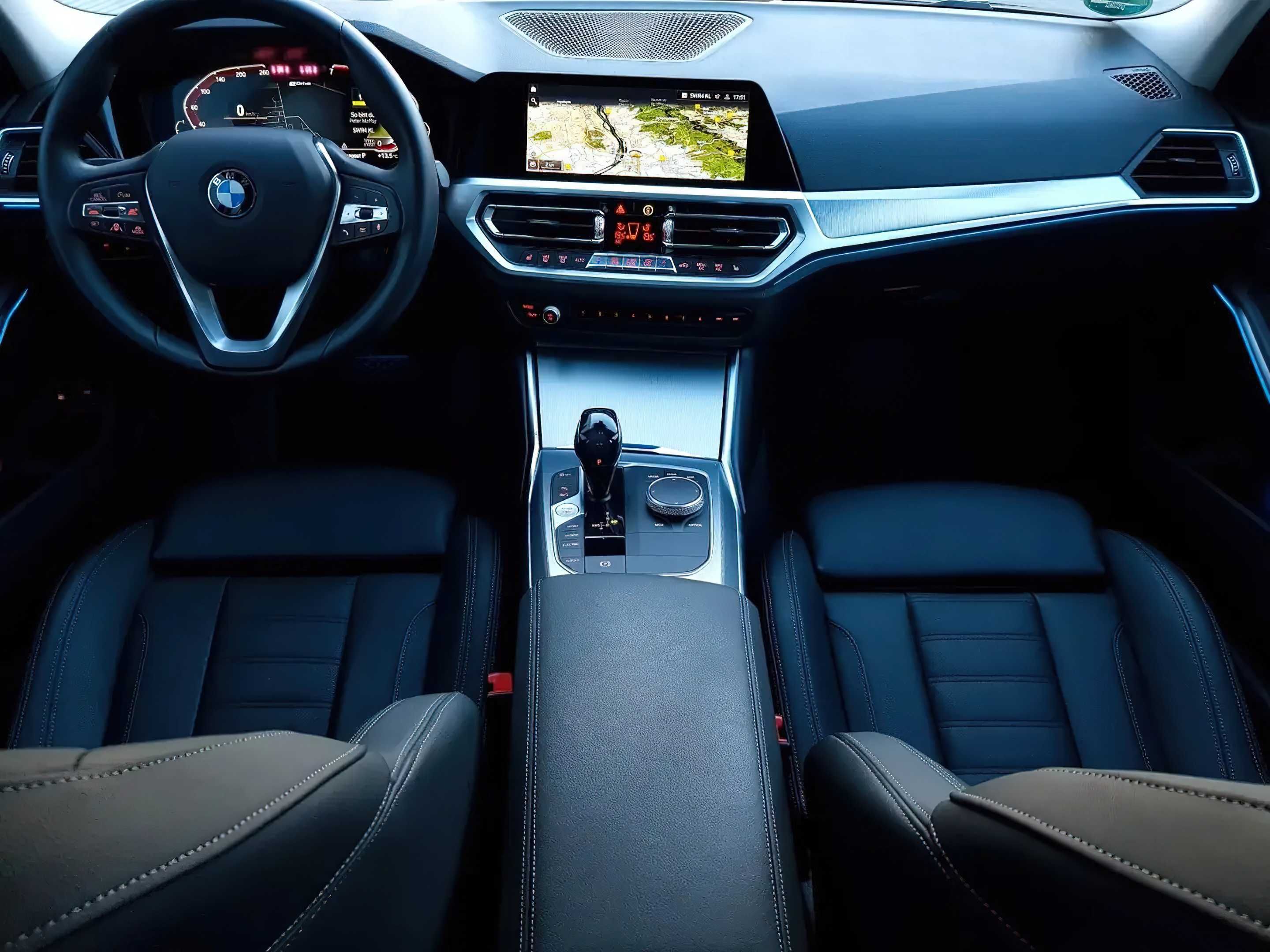 BMW     330E 2020