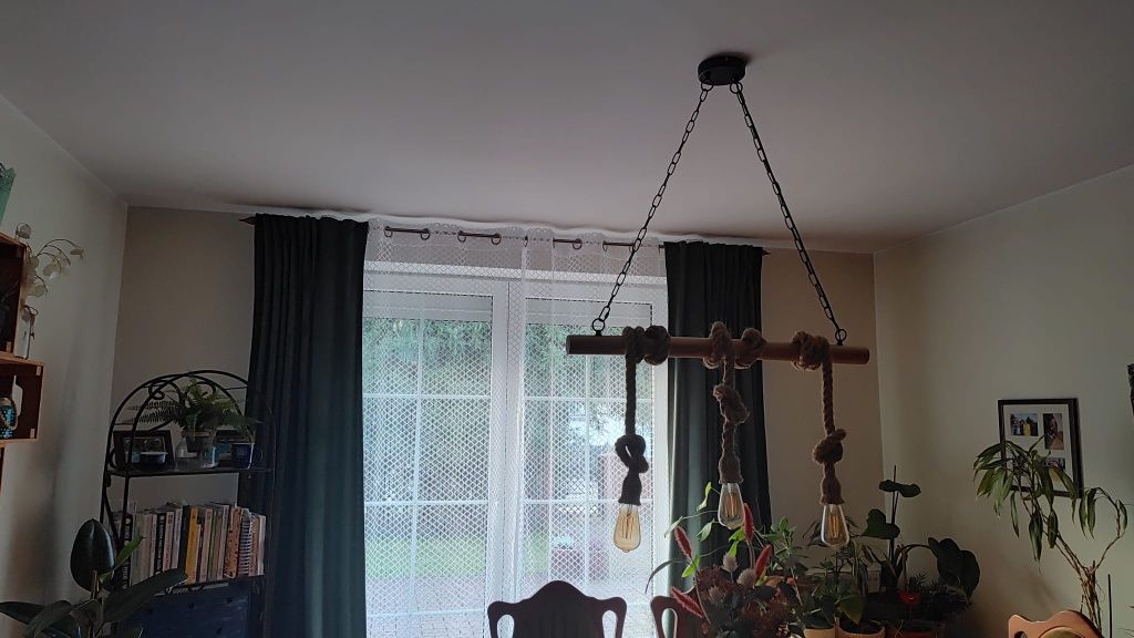 Sprzedam dwie lampy z żarówkami