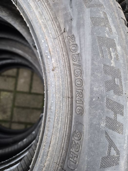 Komplet opon zimowych firestone 205/60 R16