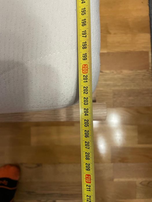 Łóżko z materacem