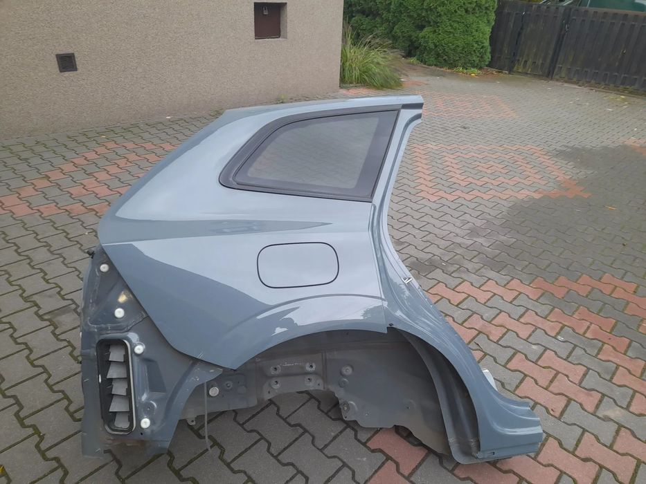 Błotnik prawy tył kolor 728 volvo xc60 II 2023R