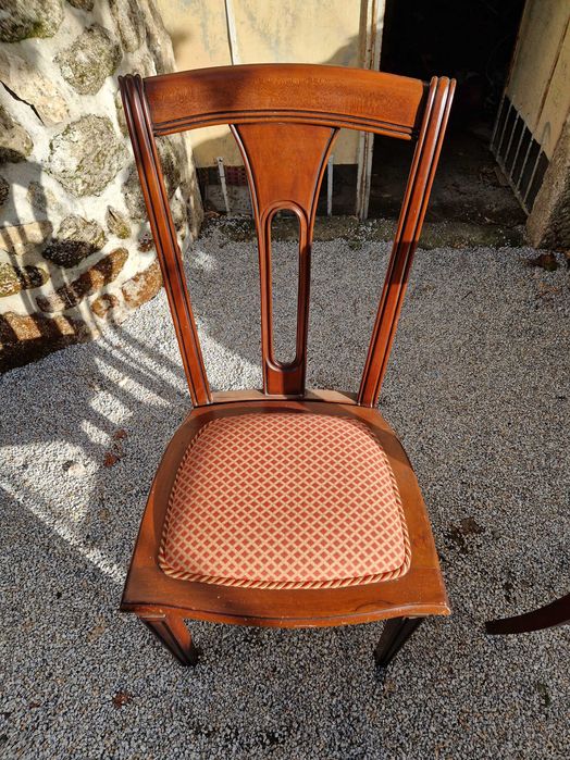 5 Cadeiras de madeira