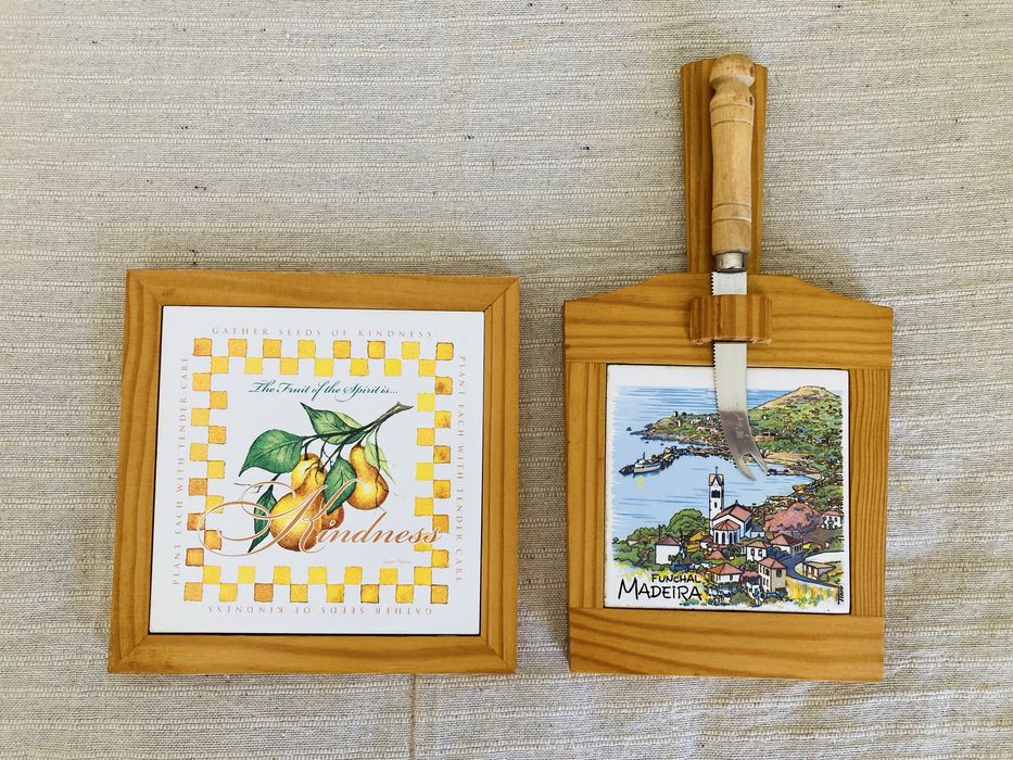 Peças Originais Tábua queijo e suporte tachos em azulejos e madeira