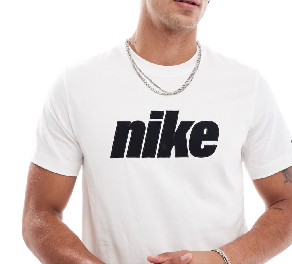 Мужскте футболки Nike Swoosh черная белая унисекс найк свуш