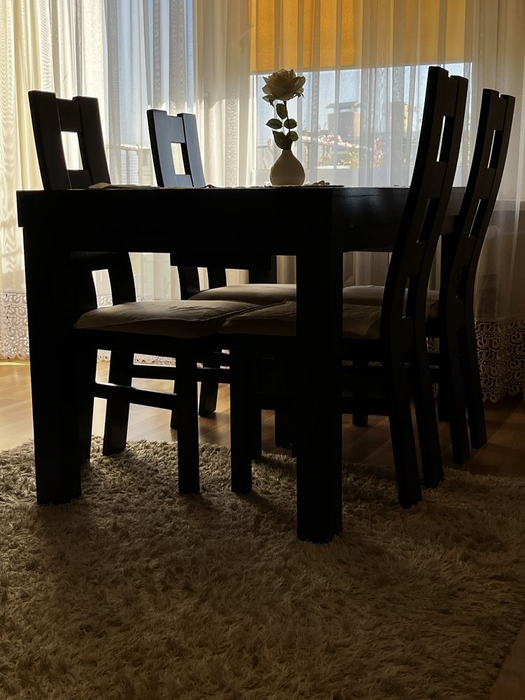 Stół z 6 krzesłami