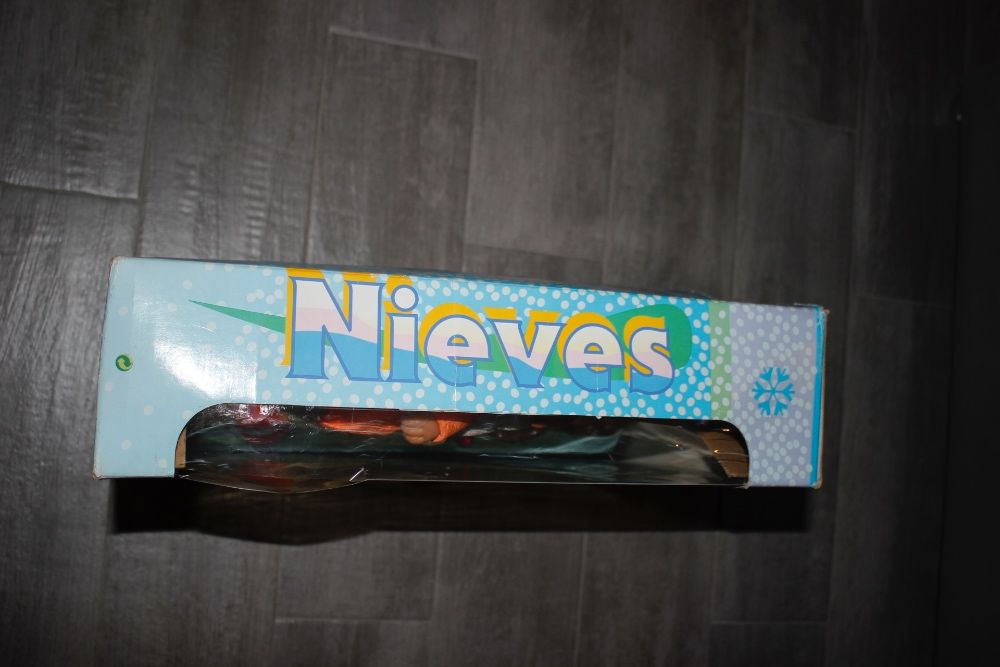 Boneca Nieves - esquia e patina Famosa 1993 fabricado em Espanha NOVO
