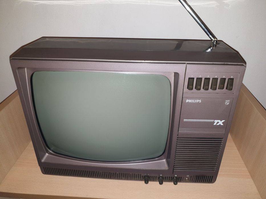 Televisor Philips vintage a preto e branco