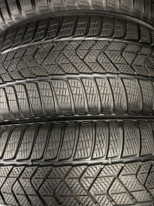 Opony zimowe 225/40R19 Pirelli 2022r super stan
