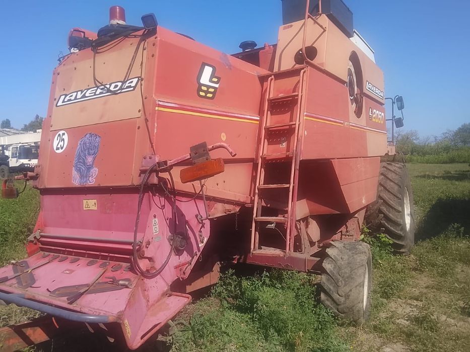 Laverda 2050 комбайн с жаткой