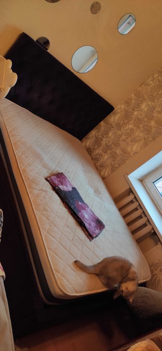 Двоспальне ліжко