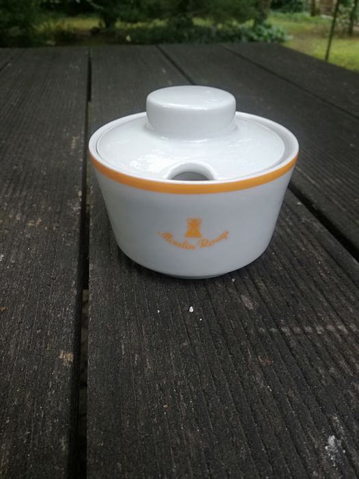 Cukiernica z baru " Moulin Rouge ", okres PRL-U