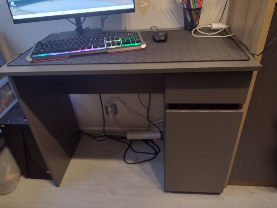 Biurko+ krzesło obrotowe