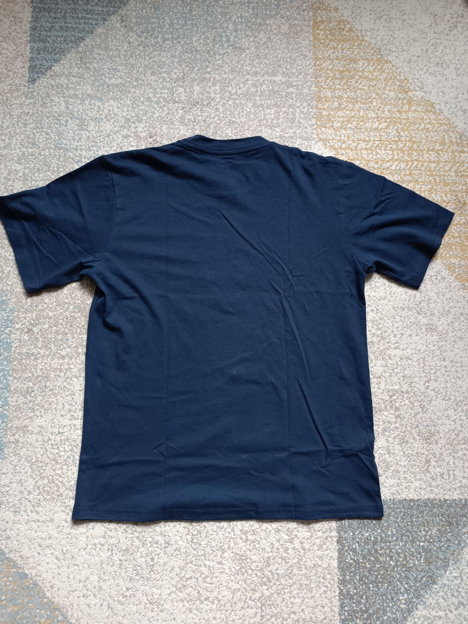 Męski t-shirt z aplikacją