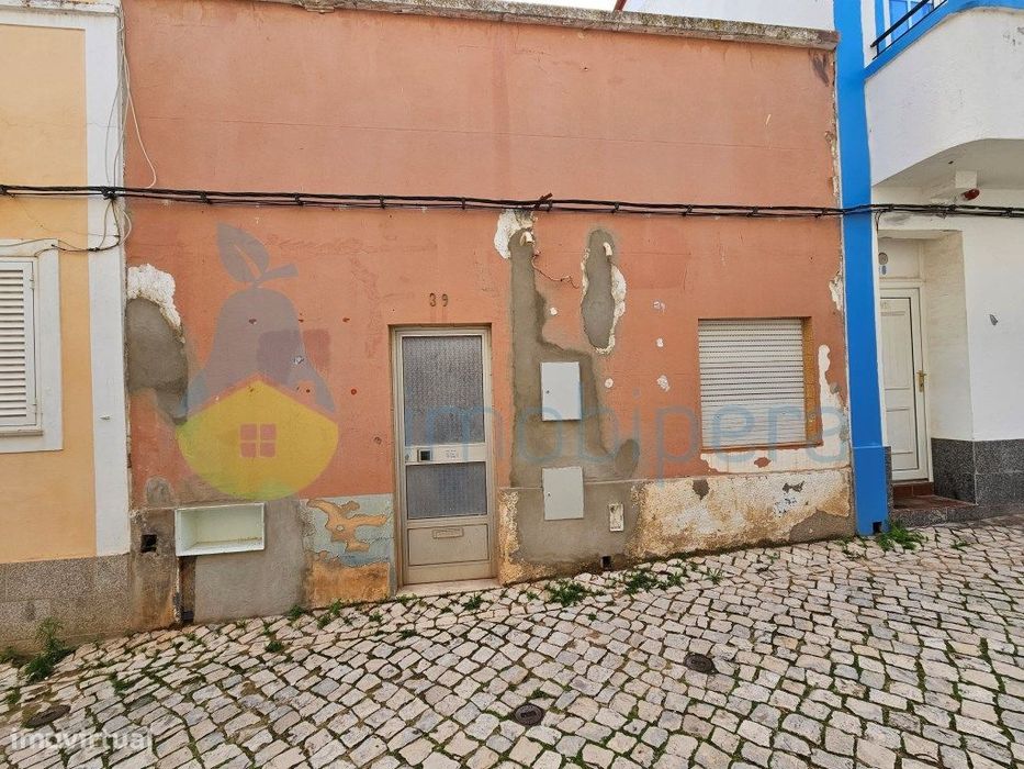 Portimão, centro!
Moradia T2, com terraço, para recuperar, com pro...