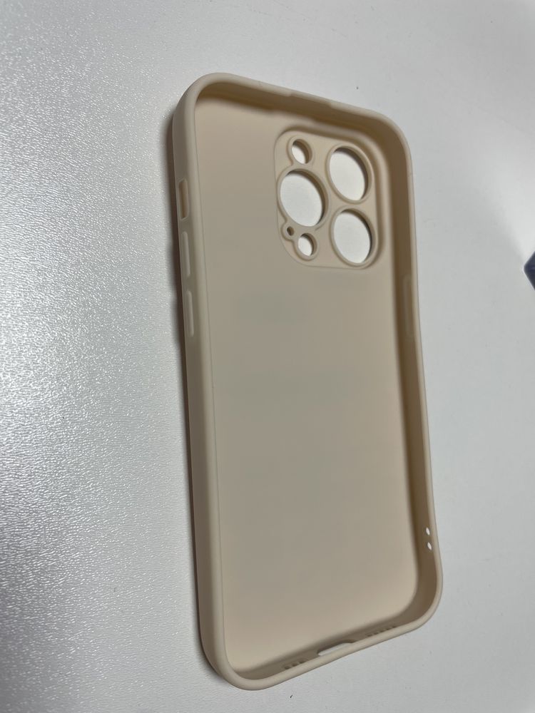 Etui beżowe na IPhone 14 pro