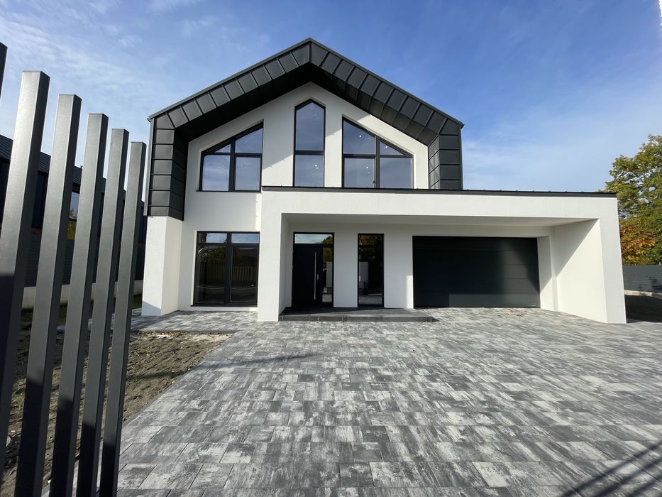 Будинок. Луцьк. Будинок.