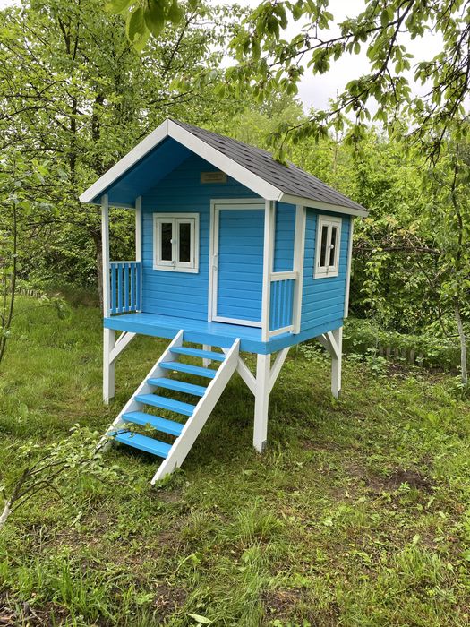 Дитячий будиночок з дерева