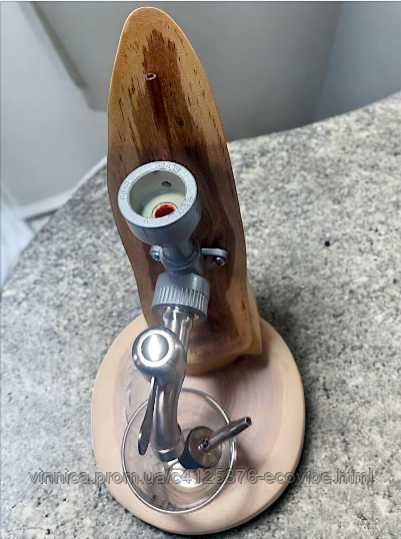 Дозатор для алкоголю ручної роботи з дерева — оригінальний подарунок