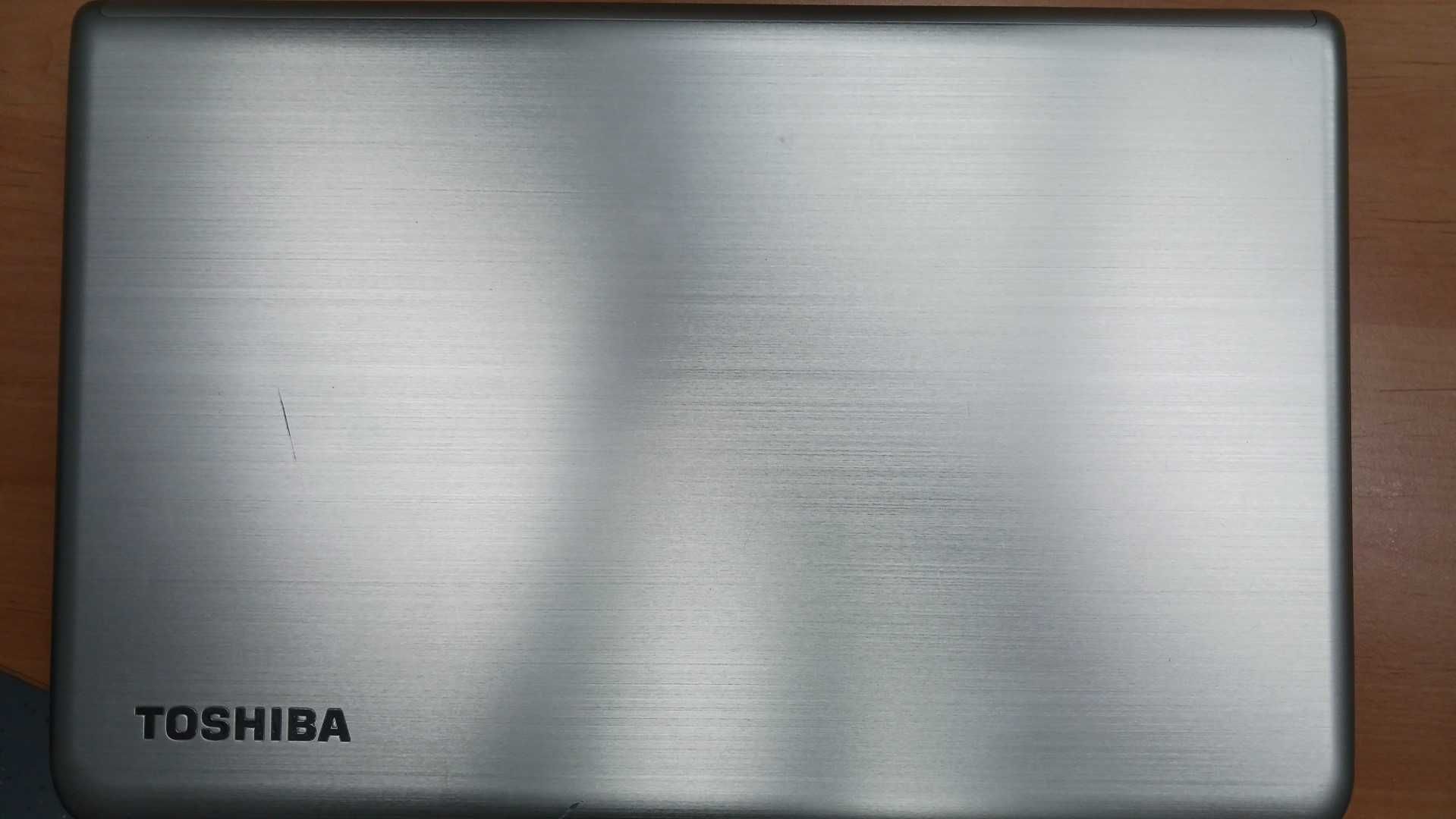 Portátil Toshiba 17" Componentes passivos externos e internos