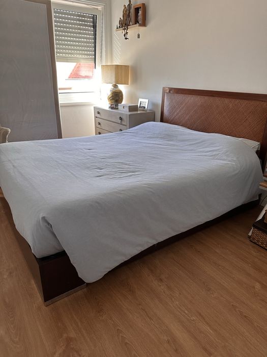 Cama sem cabeceira tipo sommier