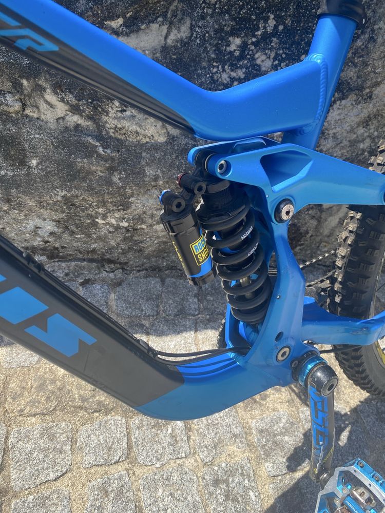 Bicicleta downhill vitus 2018