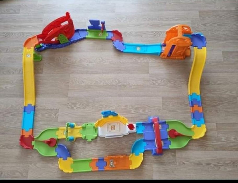 Duży zestaw klocków Vtech z samochodzikiem