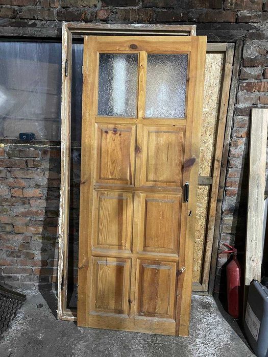 двері дерев'яні ліві