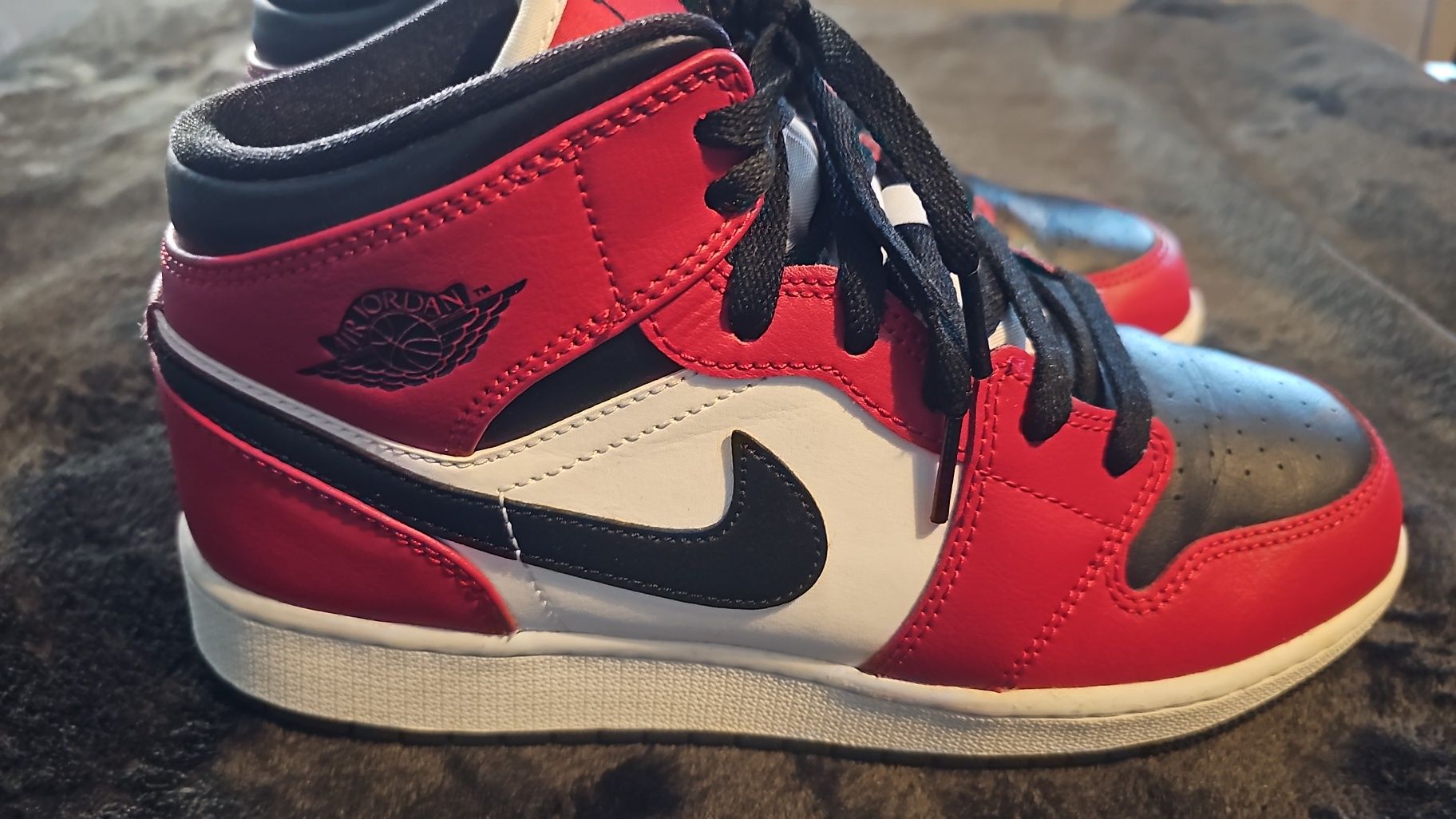 Air Jordan 1 Mid Chicago Black Toe originais