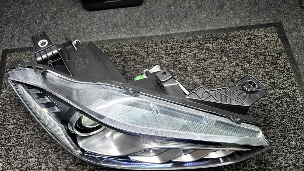 Farol Maserati Ghibli