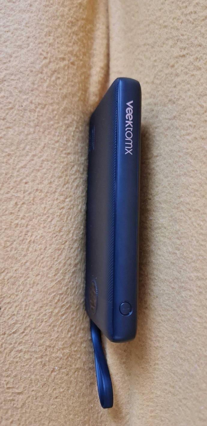 powerbank VEEKTOMX VT101 z wbudowanymi kablami  1000 mAh