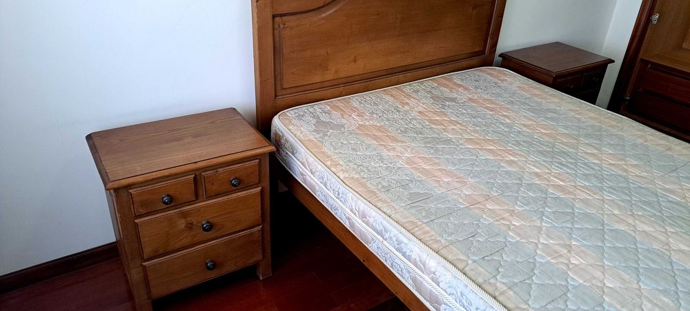 Mobilia quarto em castanho