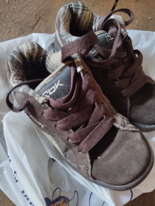 Продам Кросівки дитячі