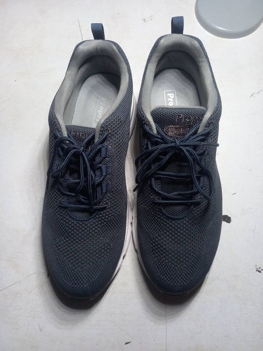 Кросівки чоловічі